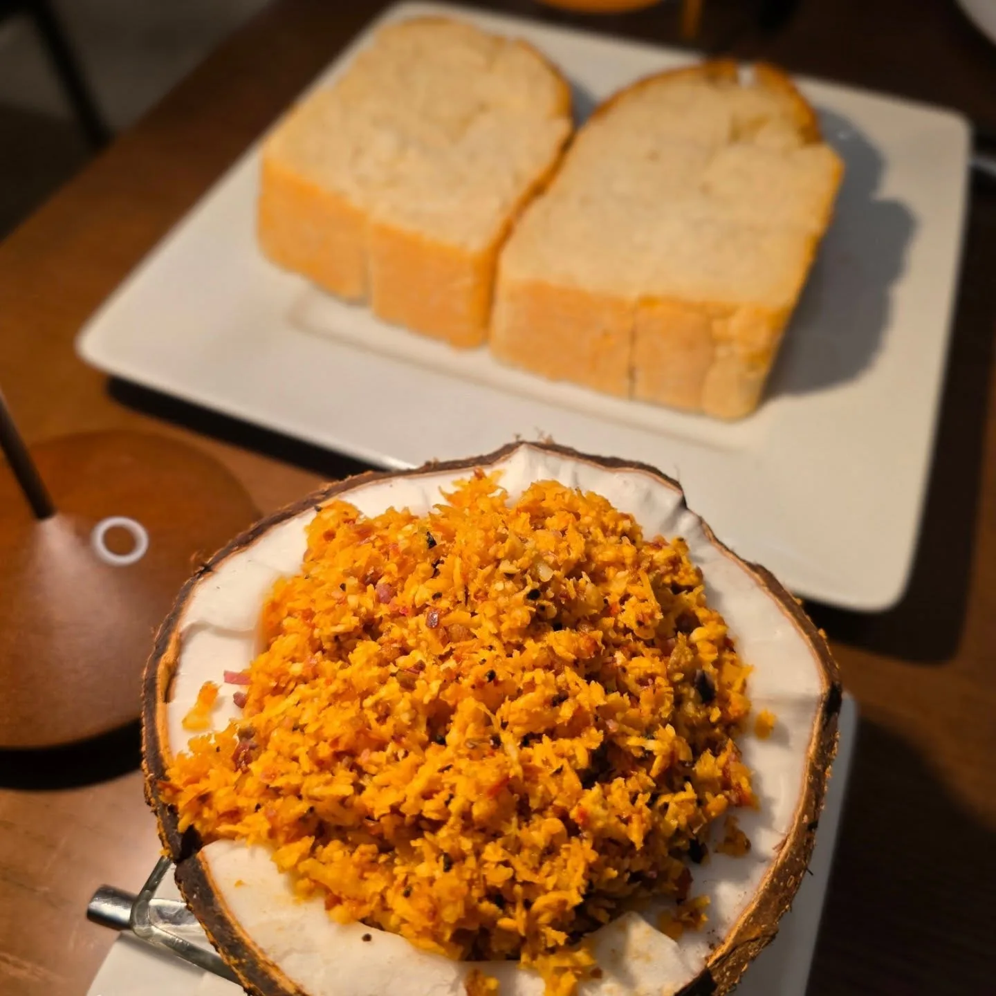 Pol sambol with kade bread