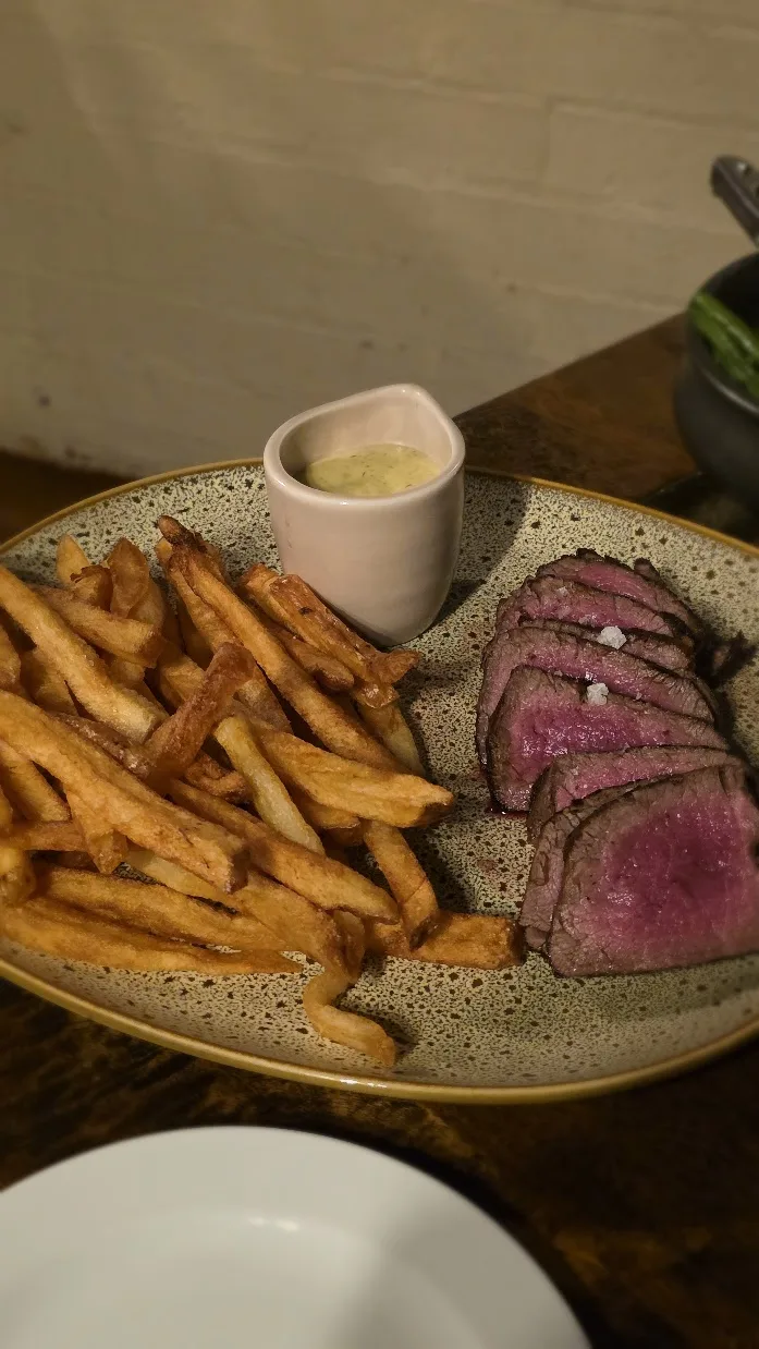 Filet de boeuf 'Stanbroke', frites maison & salade