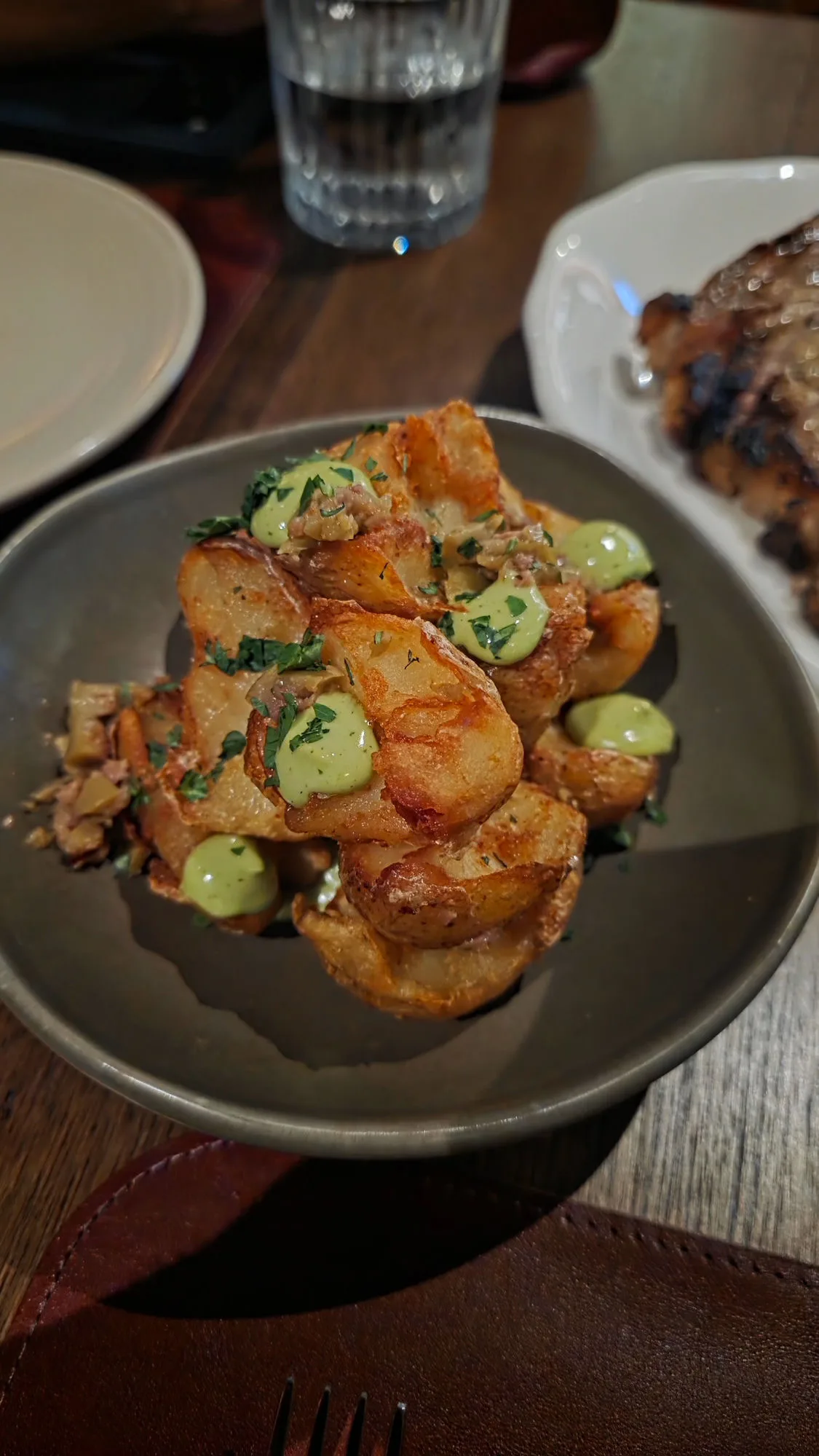 Papas, fried sebago potatoes, provenzal herbs, lemon aioli